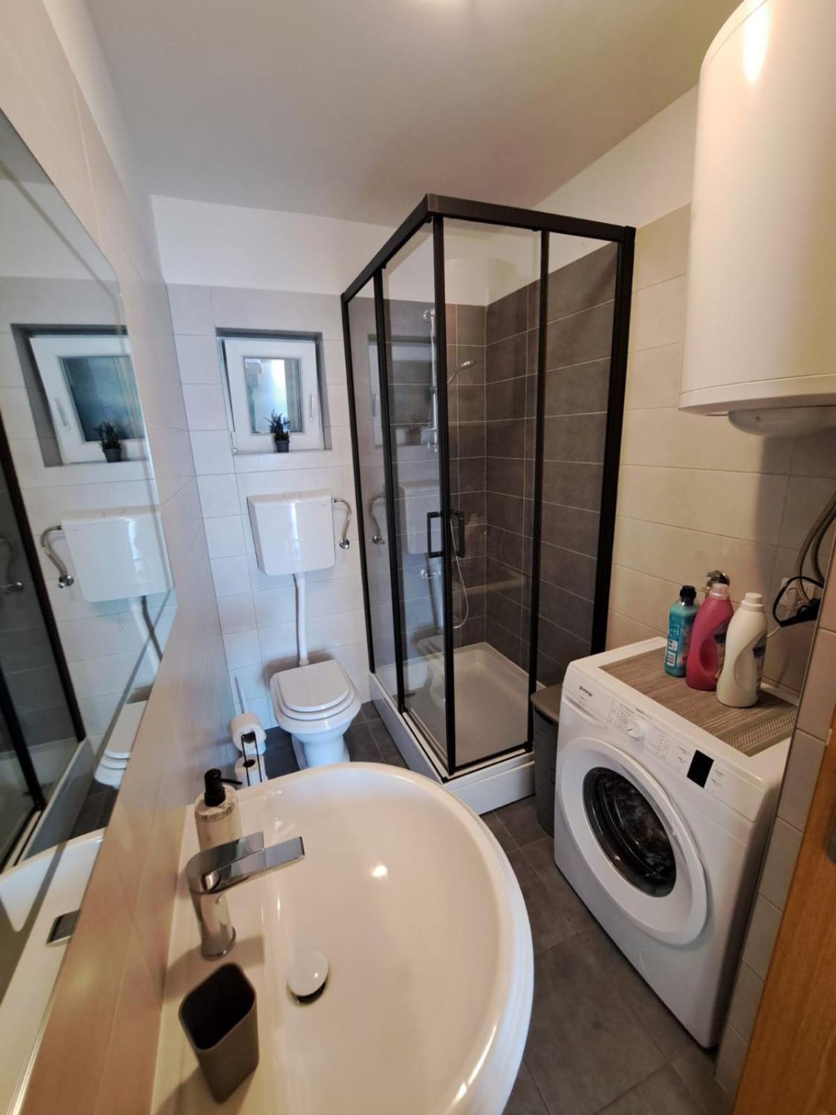 Apartman Leon Omiš Zewnętrze zdjęcie