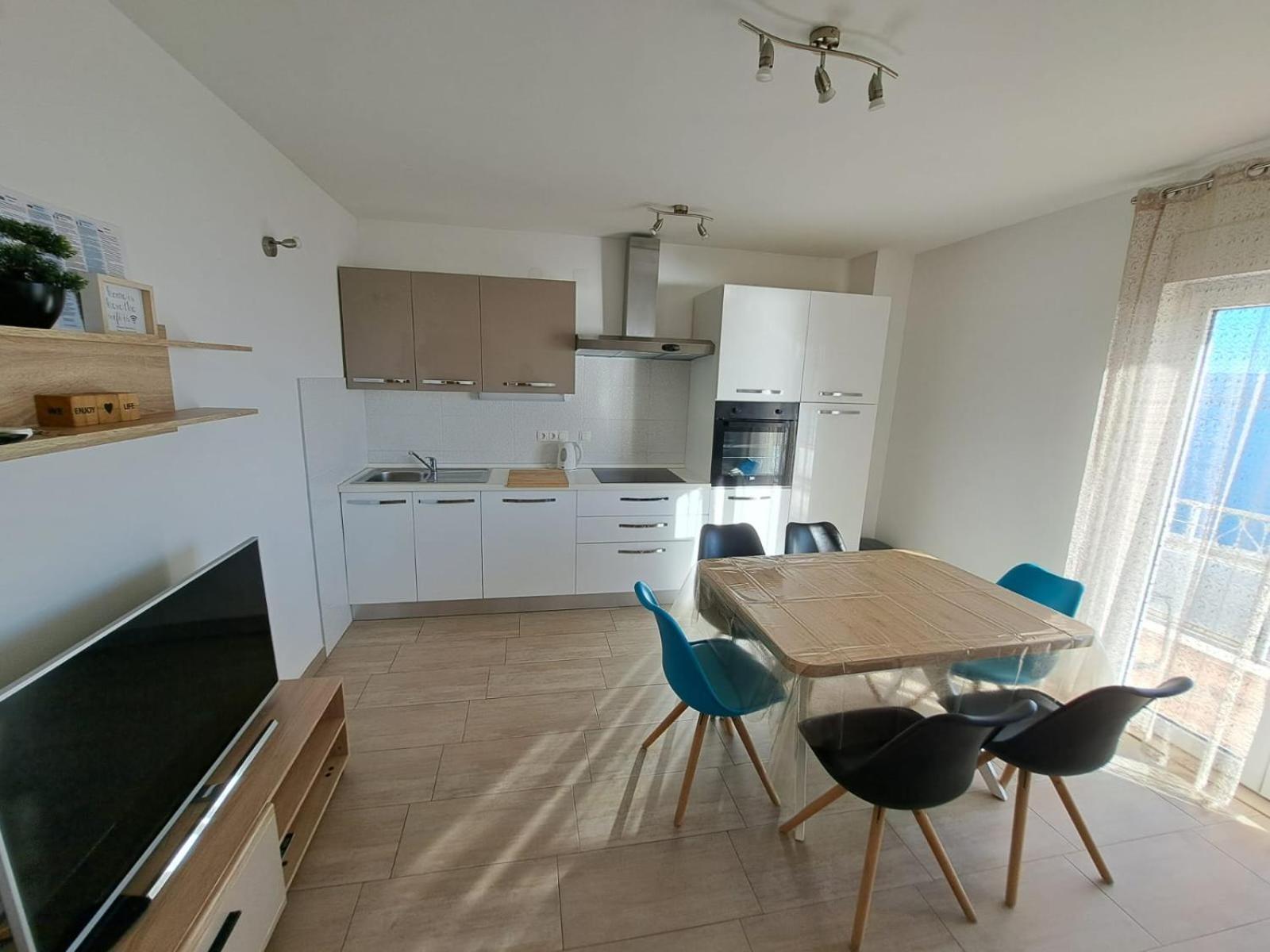 Apartman Leon Omiš Zewnętrze zdjęcie
